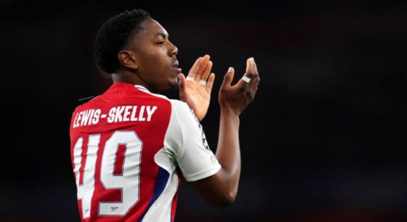 calafiori-vang-mat-lewis-skelly-dung-truoc-buoc-ngoat-lon-o-hang-thu-arsenal